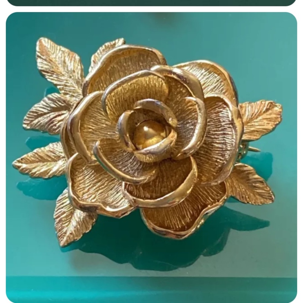 Vintage Sarah Coventry Brushed Gold Tone 3D Flower Brooch